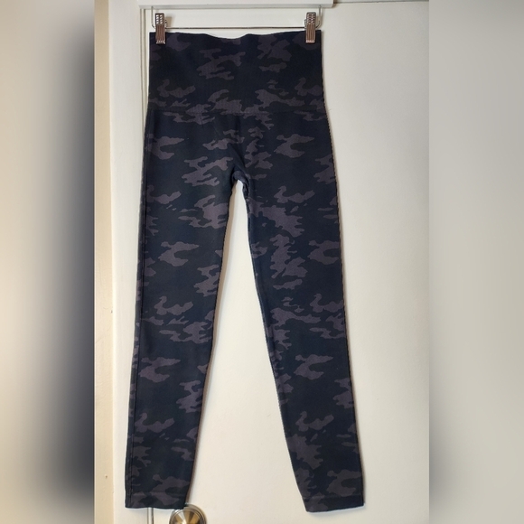 SPANX LEGGINGS LOOK AT ME NOW SEAMLESS HIGH-RISE CAMO BLACK SIZE XL - Picture 2 of 11